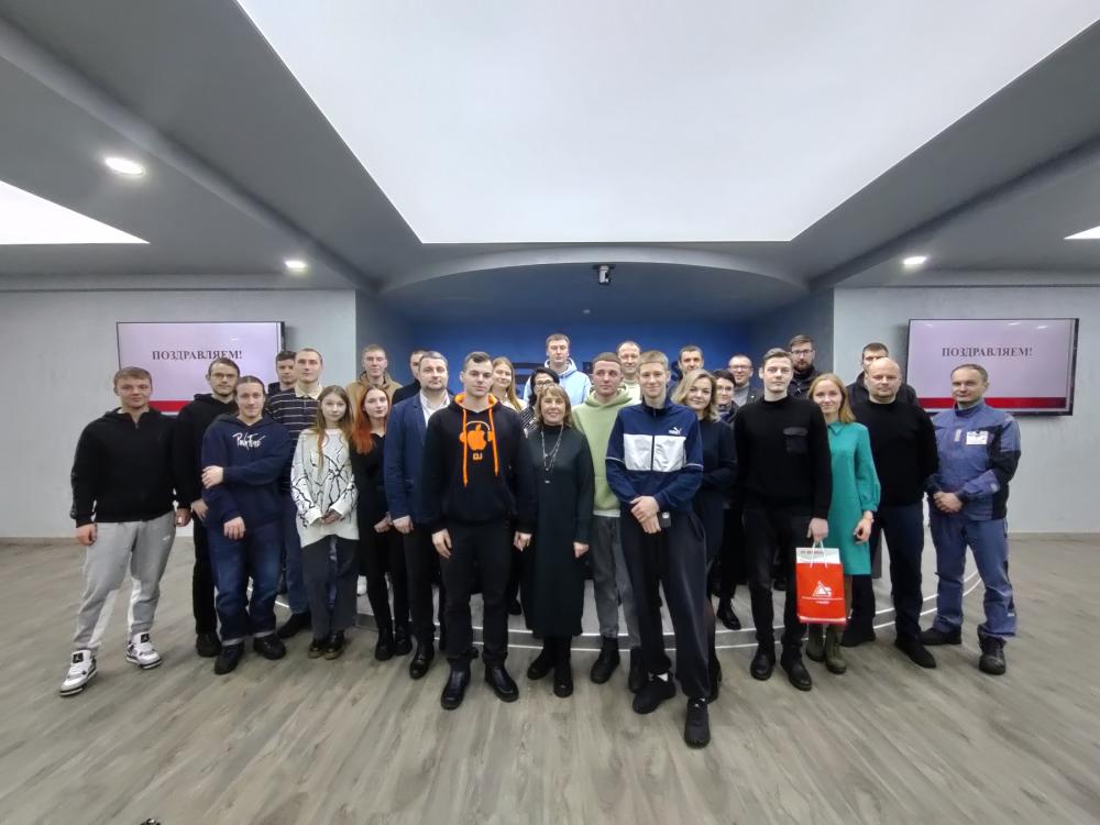 16 декабря 2022 года на ОАО "БЗТДиА" прошло мероприятие ставшее уже традиционным для молодых специалистов прибывших на завод в текущем году