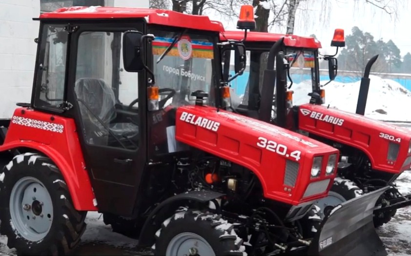 Парк коммунальной техники Бобруйска пополнился новыми тракторами