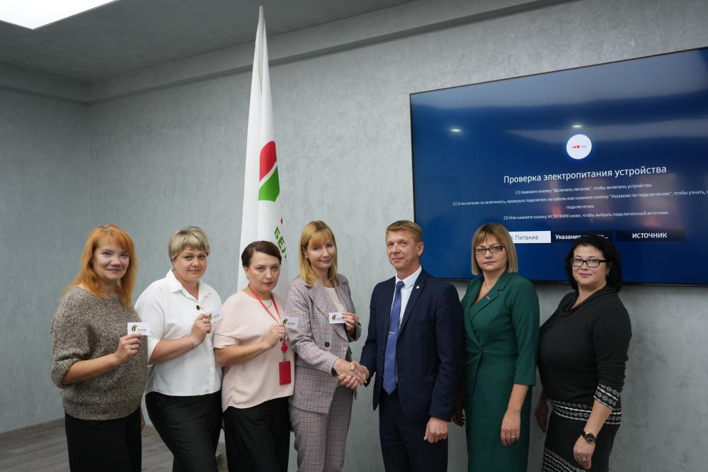 Вручение партийных билетов партии Белая Русь